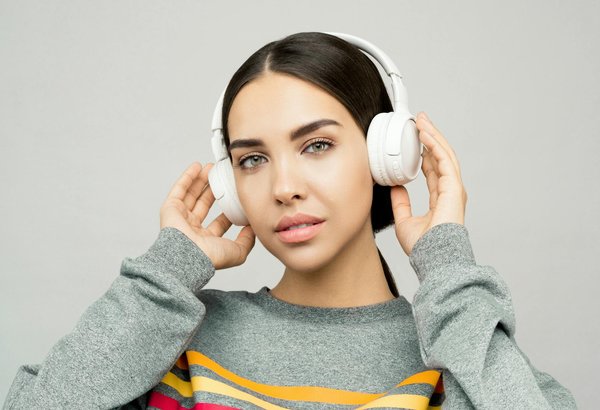 Step Up Your London Fashion Game: Discover Ultimate Chic Comfort with Trendy Heeled Loafers!